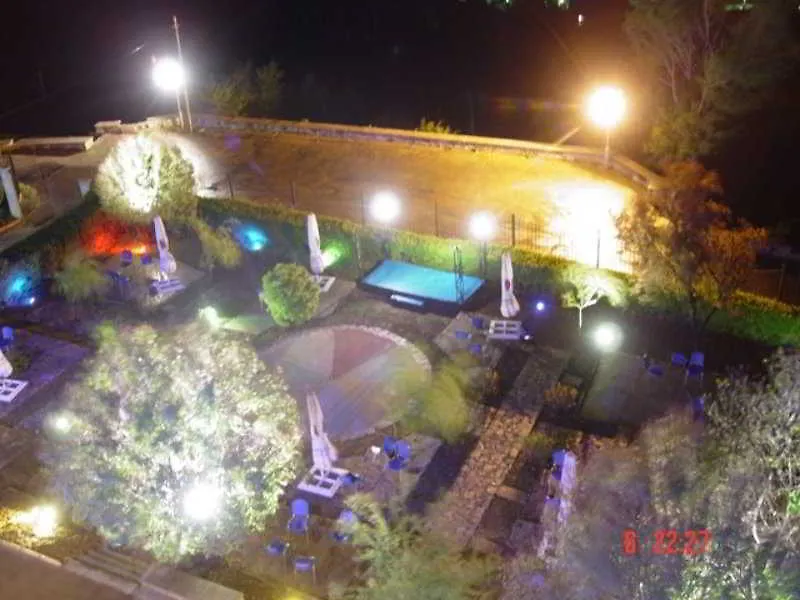 Hotel Kristal Korce 3*,