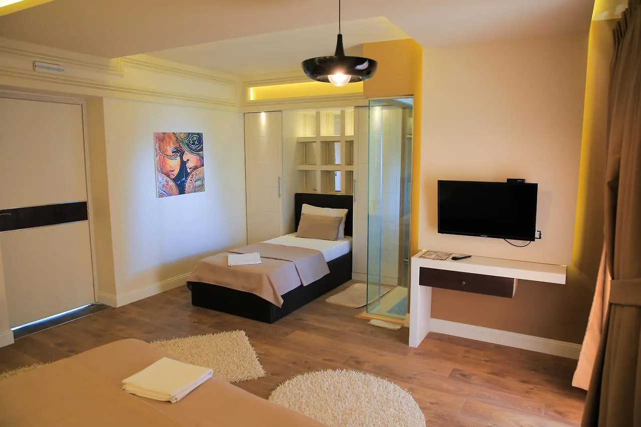 Hotel Kristal Korce 3*,
